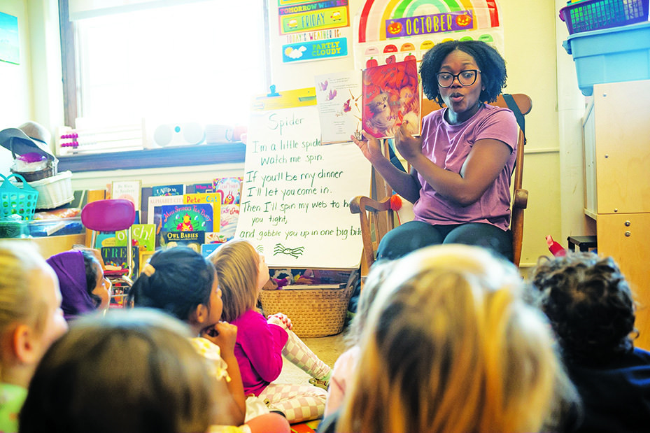 Linda McGriff of Greater Hudson Promise Neighborhood Reads Pre-Schoolers